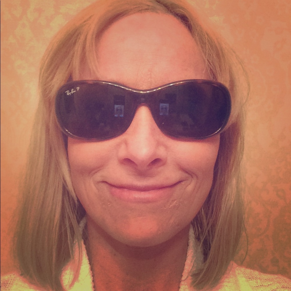 Women’s tortoise shell Ray Ban sunglasses NEW PICS! Price REDUCED!